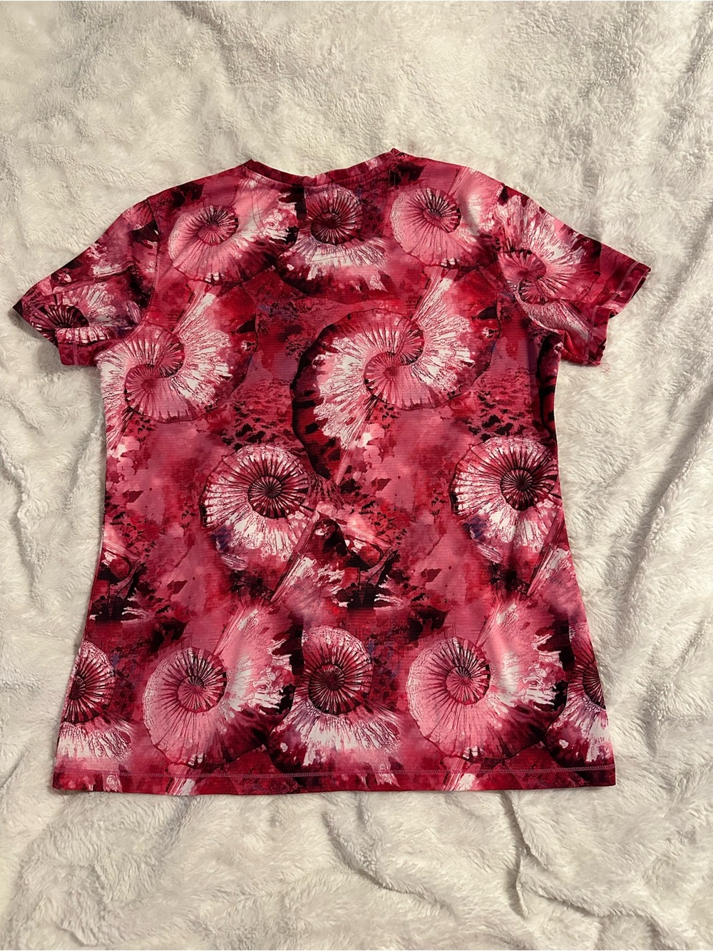 Reel Legends Rose Spiral Shell-Print V-Neck Tee - Picture 3 of 3